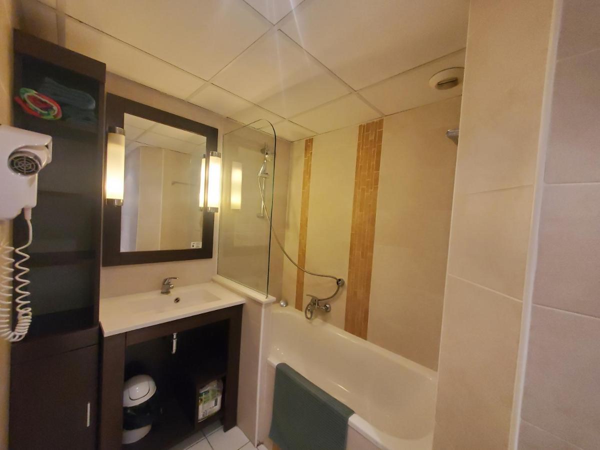 Apartment Cap Hermes 31m2 Vue Port Climatise Piscine,