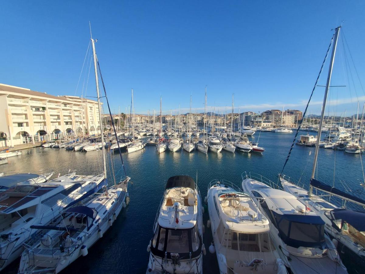 Cap Hermes 31m2 Vue Port Climatise Piscine, Apartment Frejus